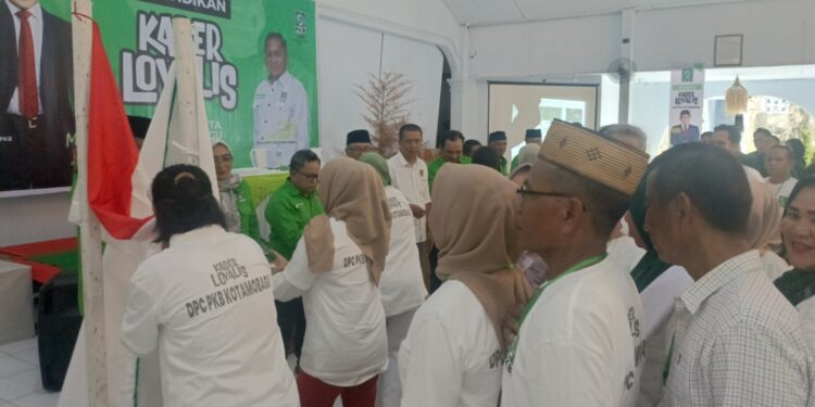 Disaksikan Ketua Jusran, Ratusan Peserta Sukarela Nyatakan Sikap Kader Loyalis PKB